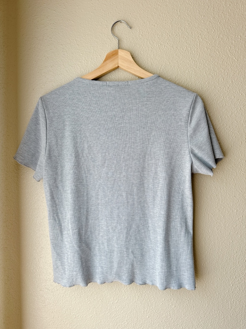 Light Gray Ribbed Short Sleeve Button Front Top - Size L - Picture 5 of 6